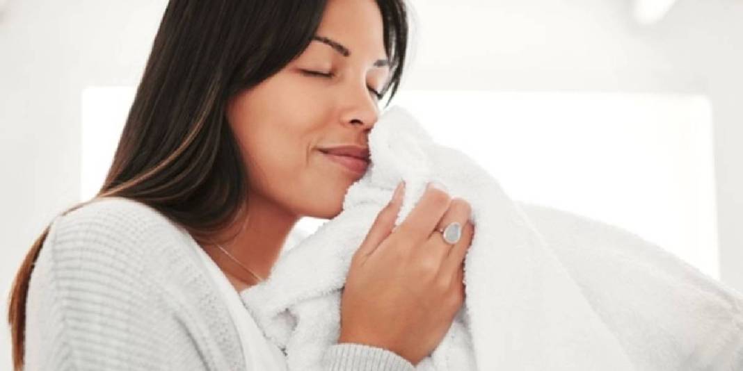 Ne sirke ne de karbonat! Yumuşatıcı kullanmadan aynı etkiyi gösteriyor: Doğal yolla havlularınız pamuk gibi oluyor 1